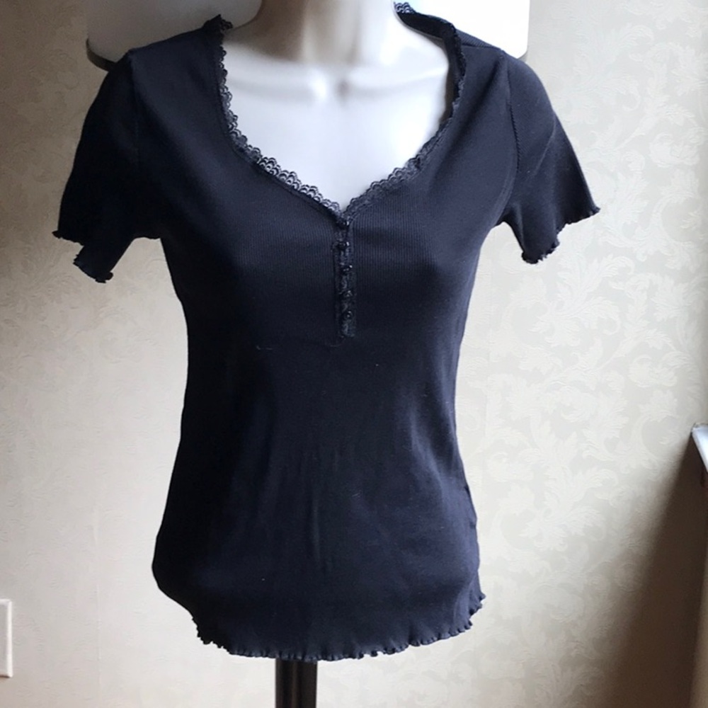 Sweet Light Weight Black Top.      NWOT